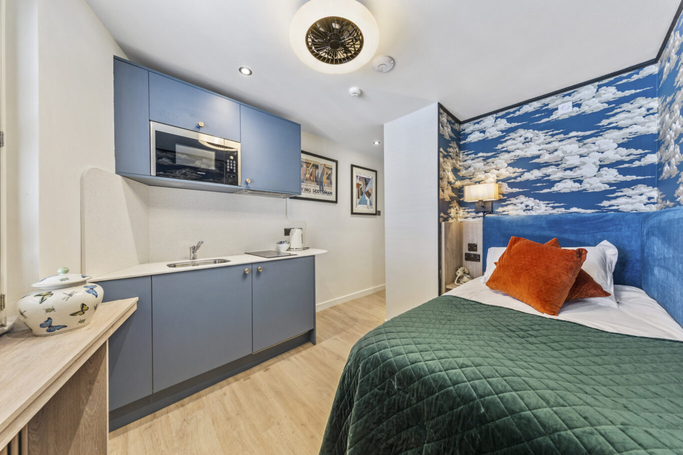 VancouverHotelWeb02